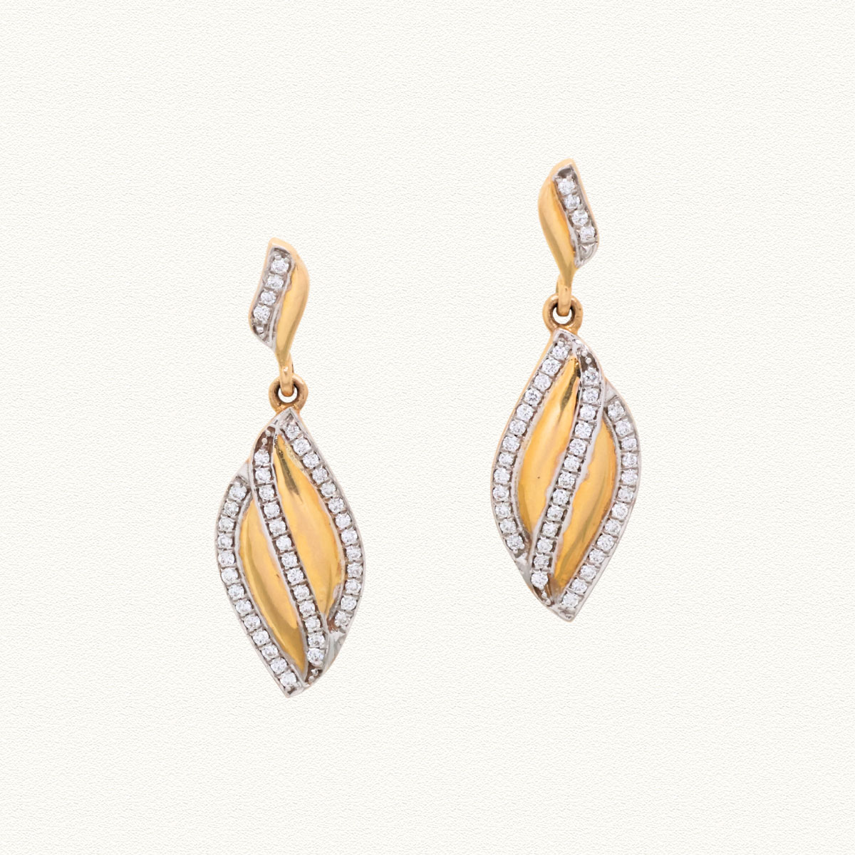 D EARRING - DIA133