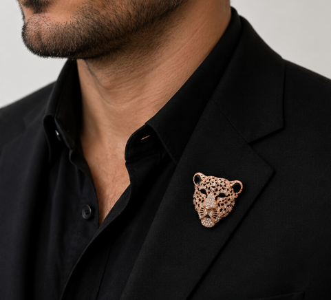 Add a bold touch of sophistication to your attire with this 925 Sterling Silver Rose Gold Plated Leopard Head Brooch, expertly crafted for those who appreciate distinctive accessories. Designed with remarkable attention to detail, this striking leopard he